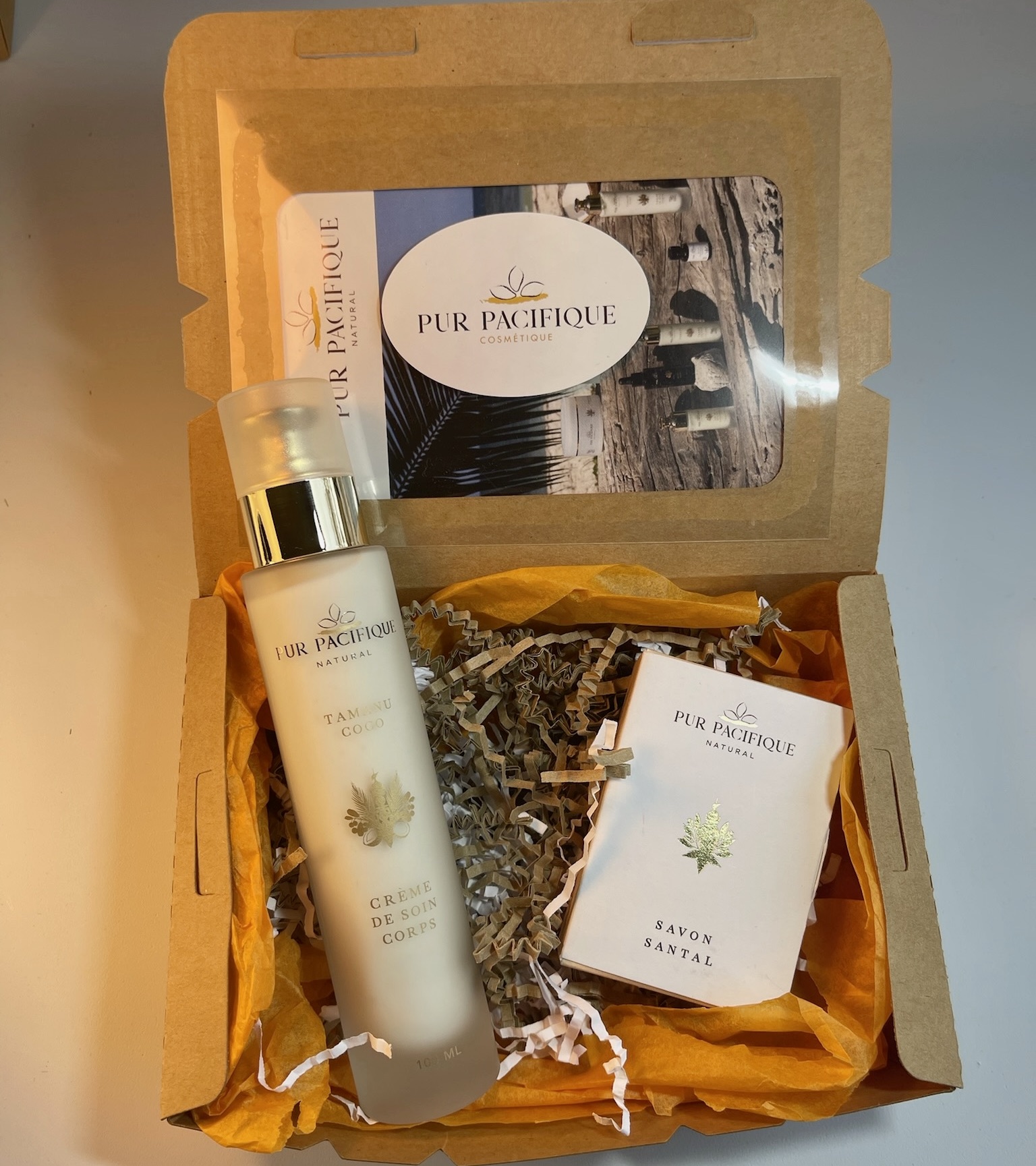 COFFRET CADEAU SOIN CORPS - IMPERFECTIONS CUTANÉES - CRÈME REPARATRICE ET SAVON SANTAL
